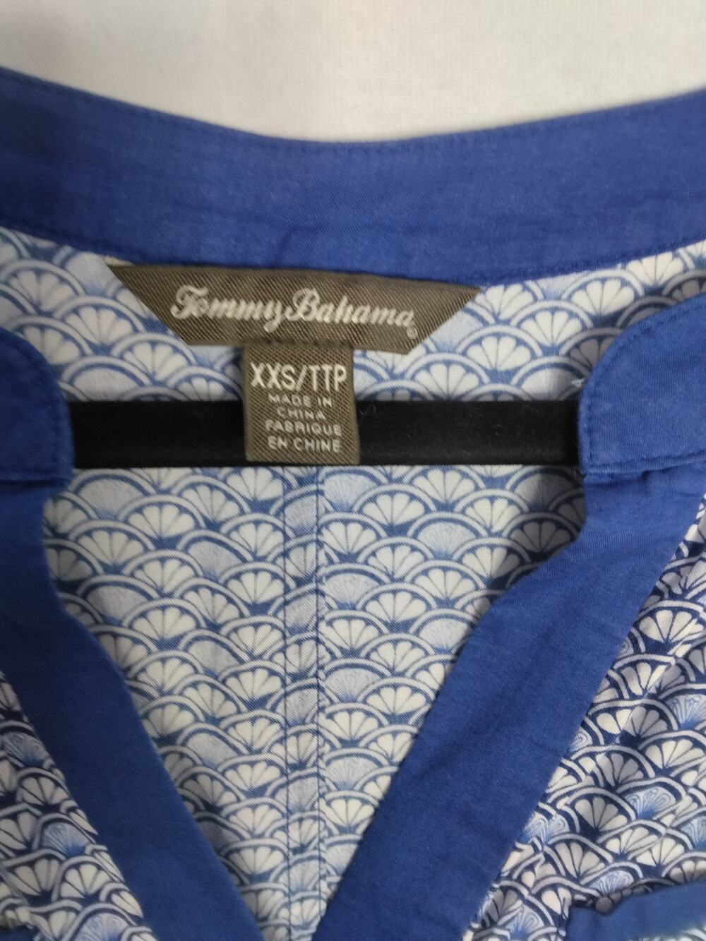 Tommy Bahama Fan Festival Split Neck Sz XXS Blue Shells Art Deco Print Coastal